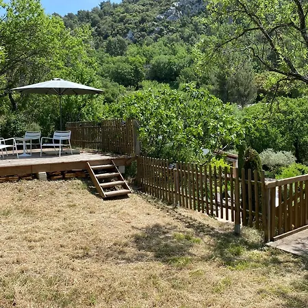 Les Dentelles